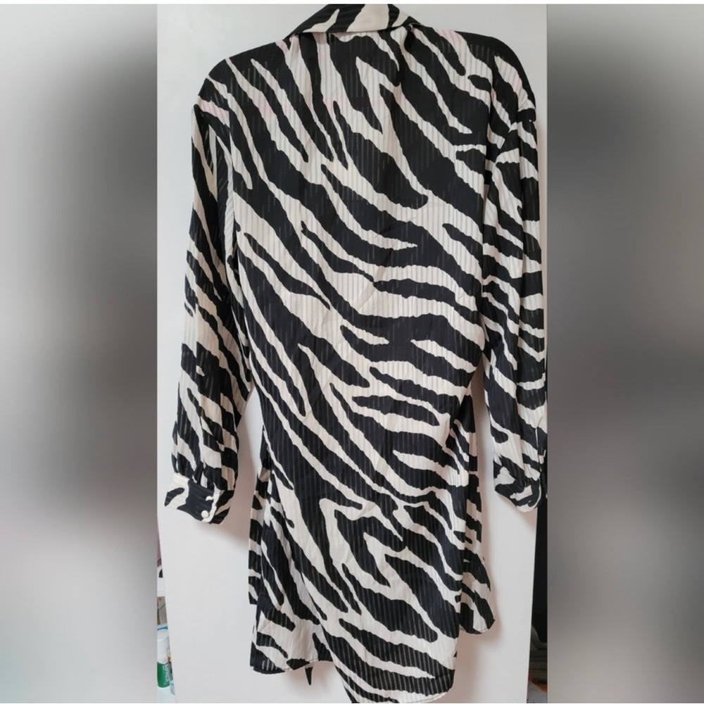 🤩NWT ZARA zebra wrap dress (s) - Picture 2 of 2
